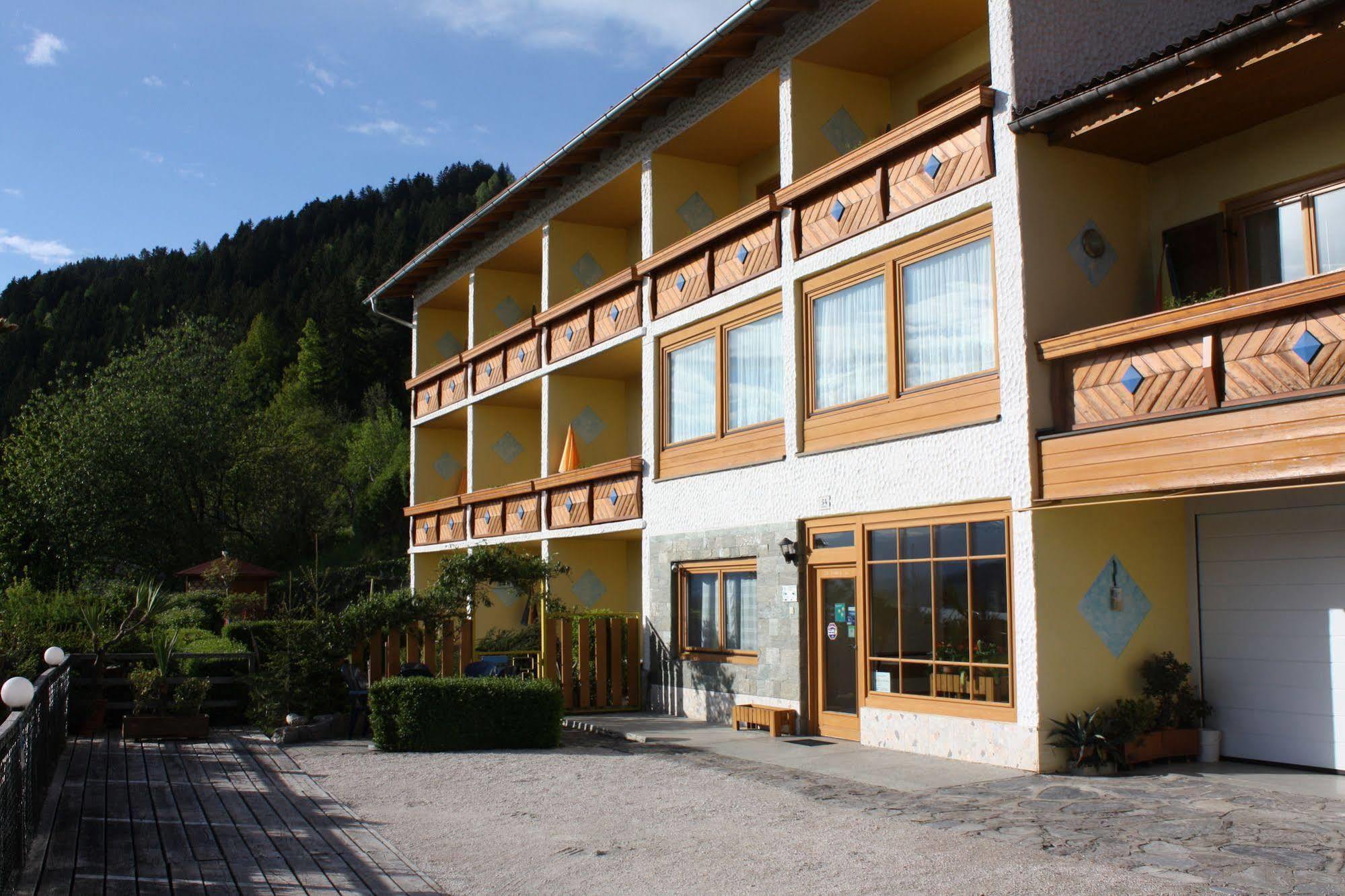 Pension Zum Muehlrad Hotel Millstatt Exterior foto